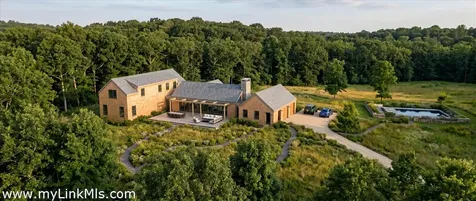 16 Red Coat Hill Road West Tisbury MA 02568