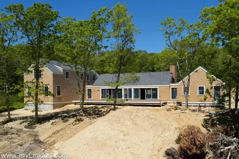 16 Red Coat Hill Road West Tisbury MA 02568