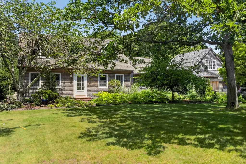 205 Meetinghouse Way Edgartown MA 02539