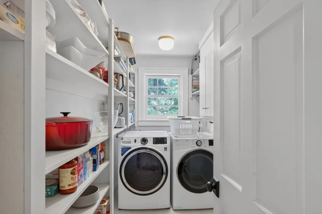 205 Meetinghouse Way Edgartown MA 02539