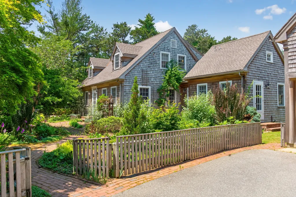 205 Meetinghouse Way Edgartown MA 02539