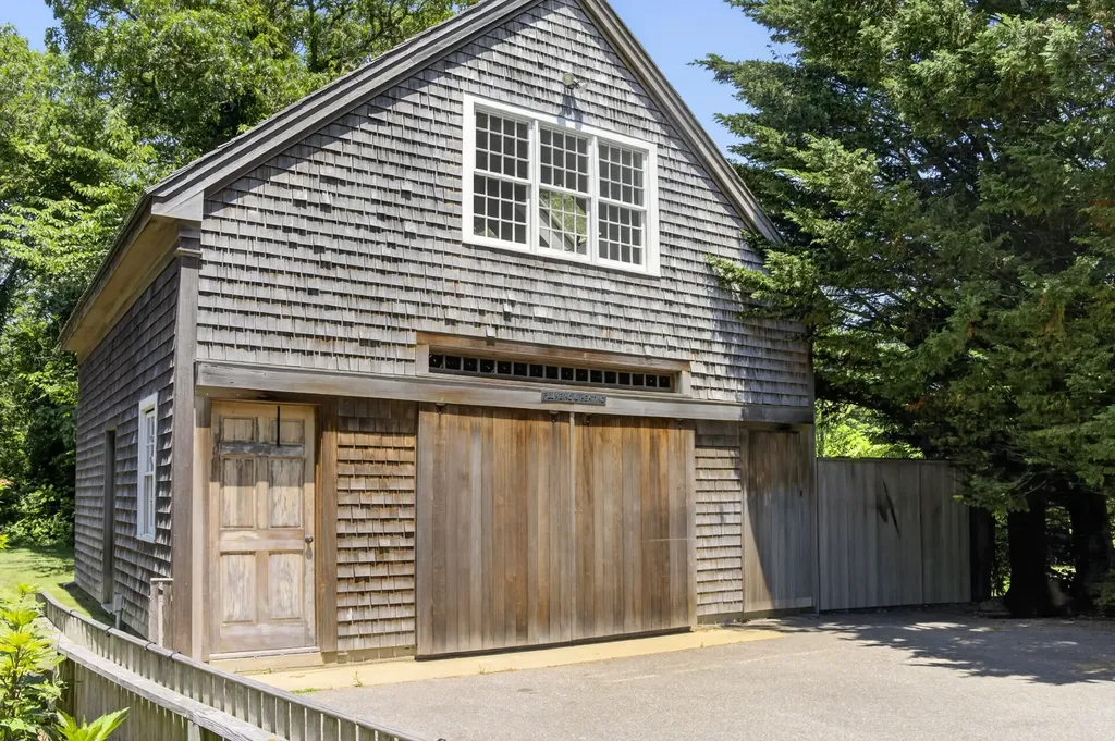 205 Meetinghouse Way Edgartown MA 02539