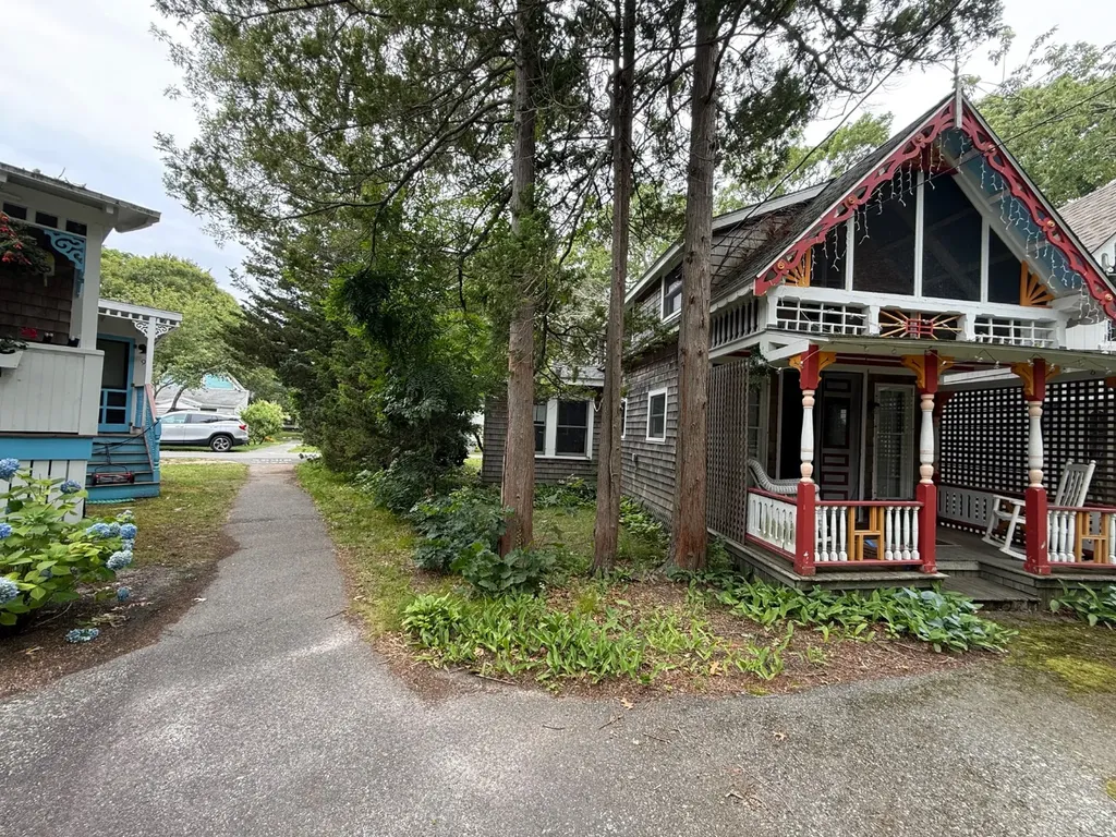 10 Forest Circle Oak Bluffs MA 02539