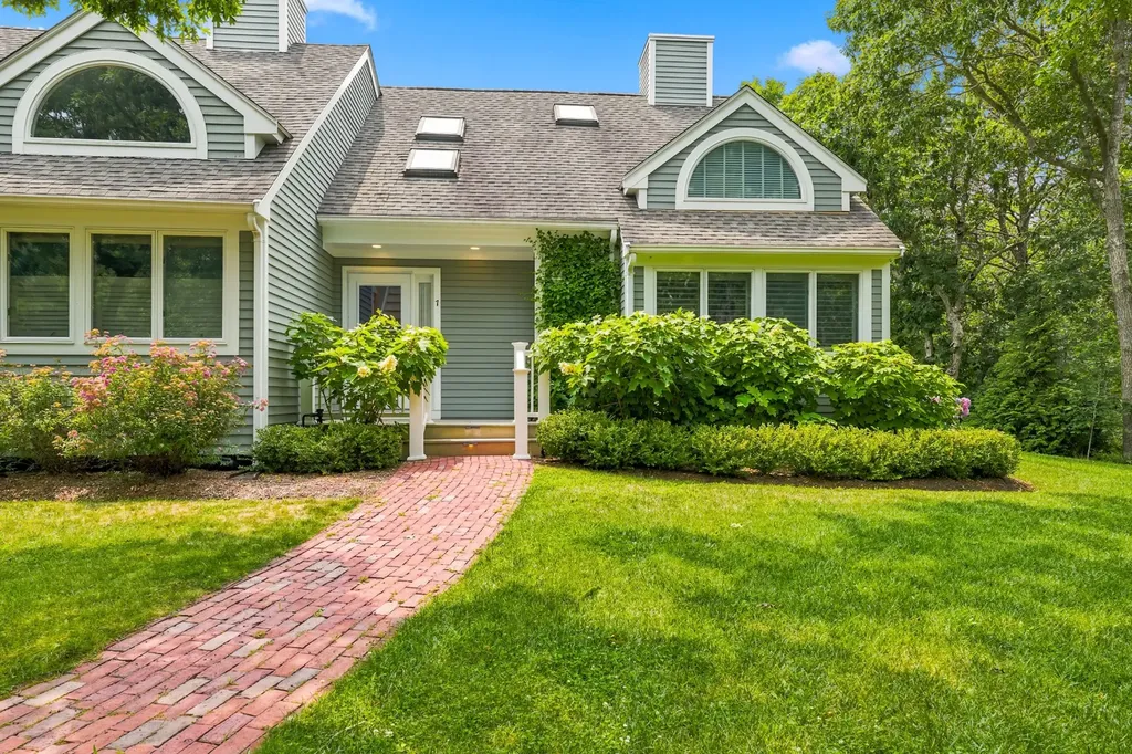 7 Meetinghouse Village Way Edgartown MA 02539