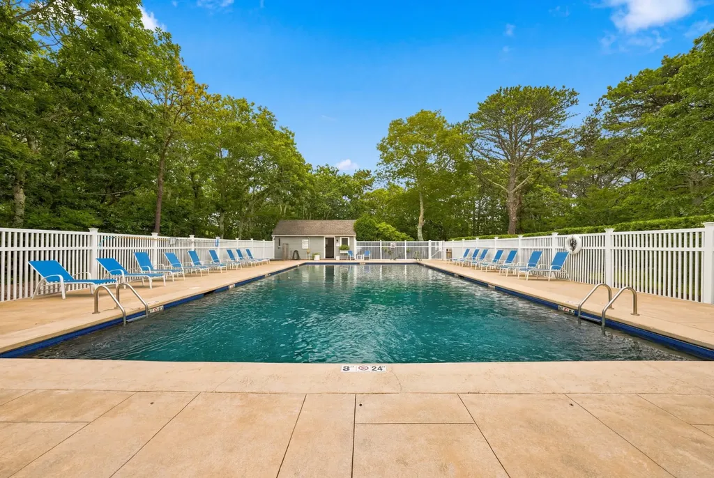 7 Meetinghouse Village Way Edgartown MA 02539