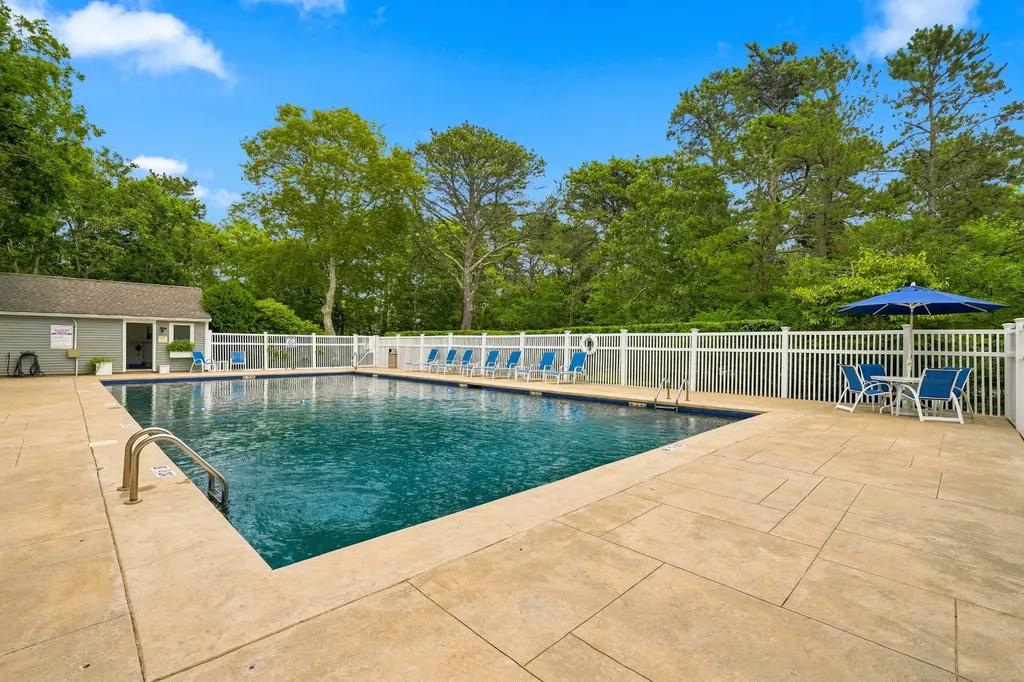7 Meetinghouse Village Way Edgartown MA 02539