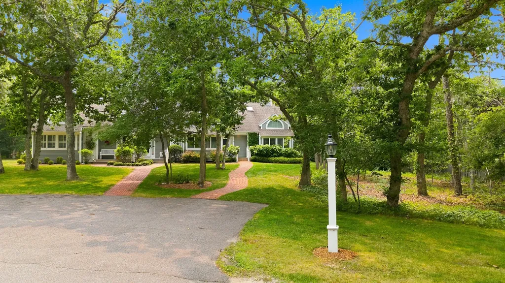 7 Meetinghouse Village Way Edgartown MA 02539