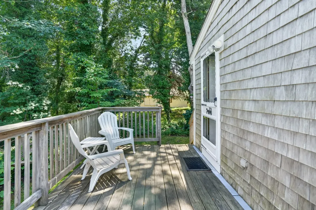 52 Summer Street Vineyard Haven MA 02568