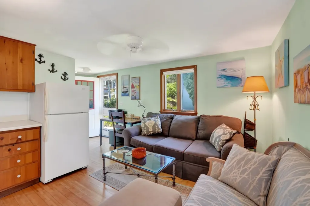 52 Summer Street Vineyard Haven MA 02568