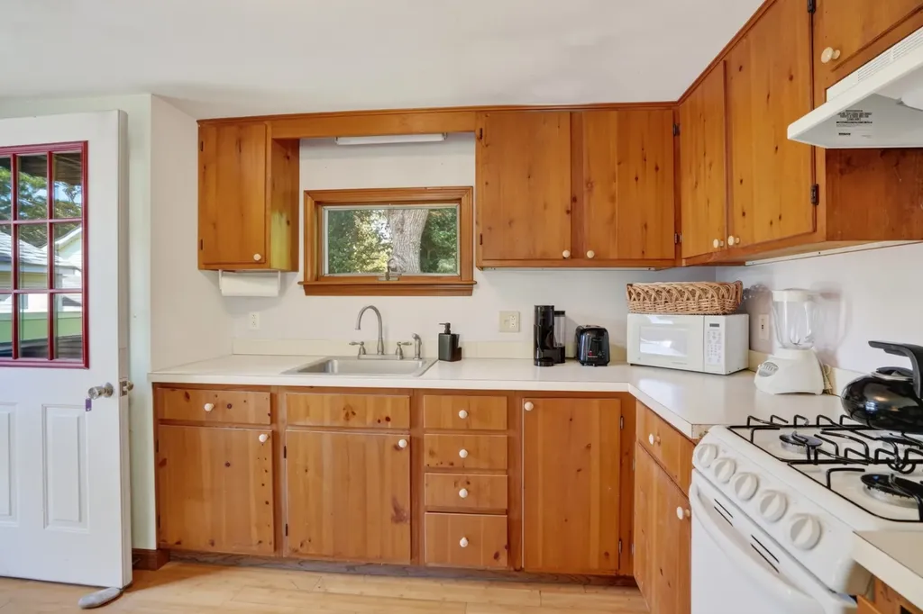 52 Summer Street Vineyard Haven MA 02568