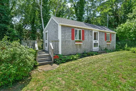 52 Summer Street Vineyard Haven MA 02568