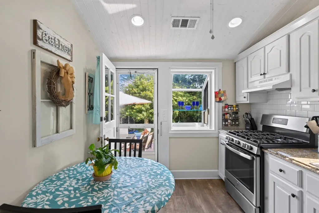21 West Spring Street Vineyard Haven MA 02568