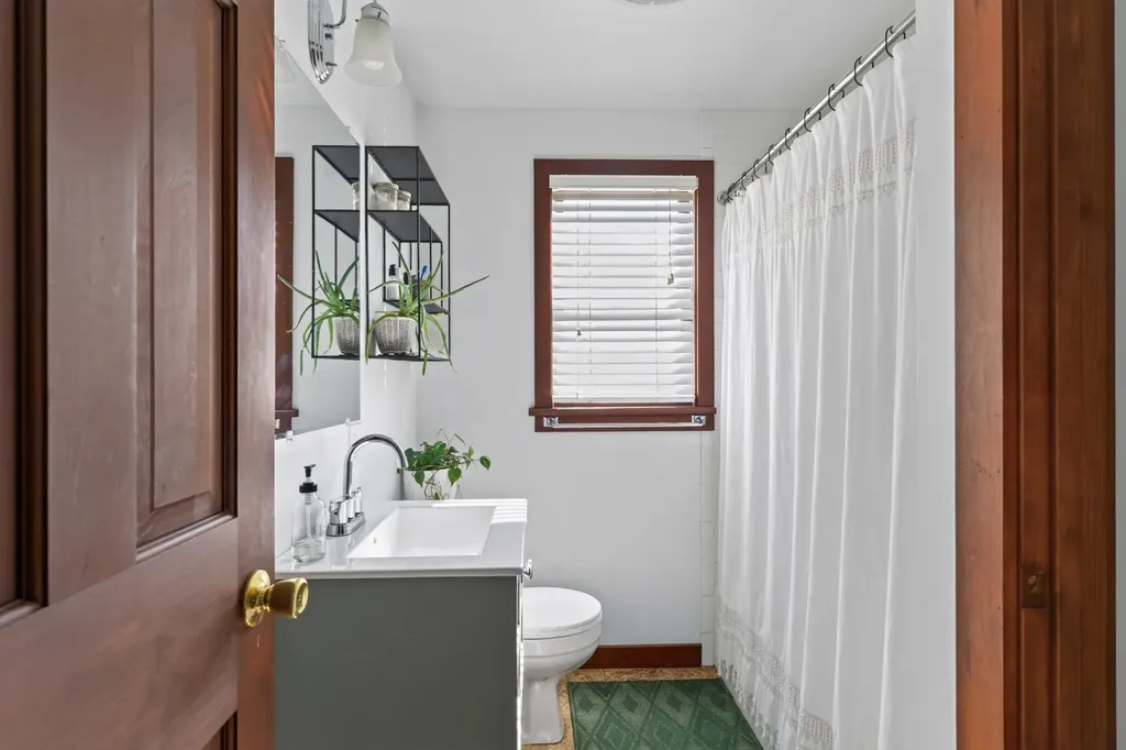 21 West Spring Street Vineyard Haven MA 02568