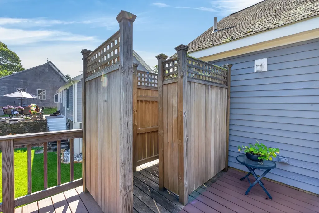 21 West Spring Street Vineyard Haven MA 02568