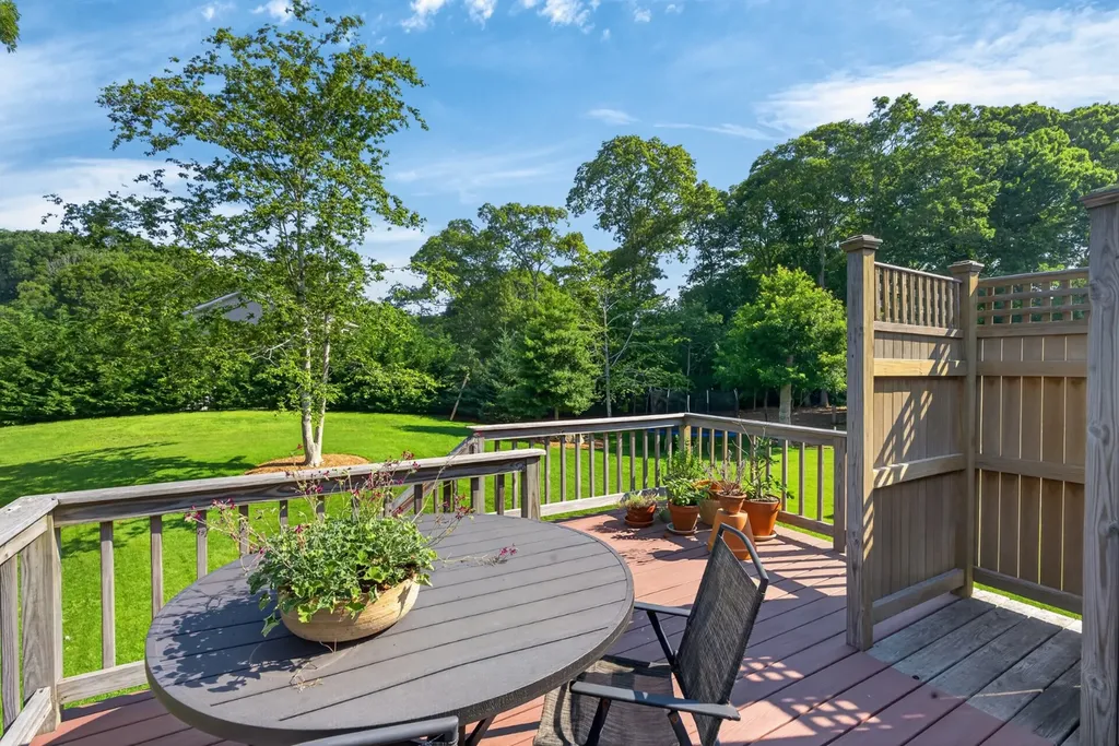 21 West Spring Street Vineyard Haven MA 02568