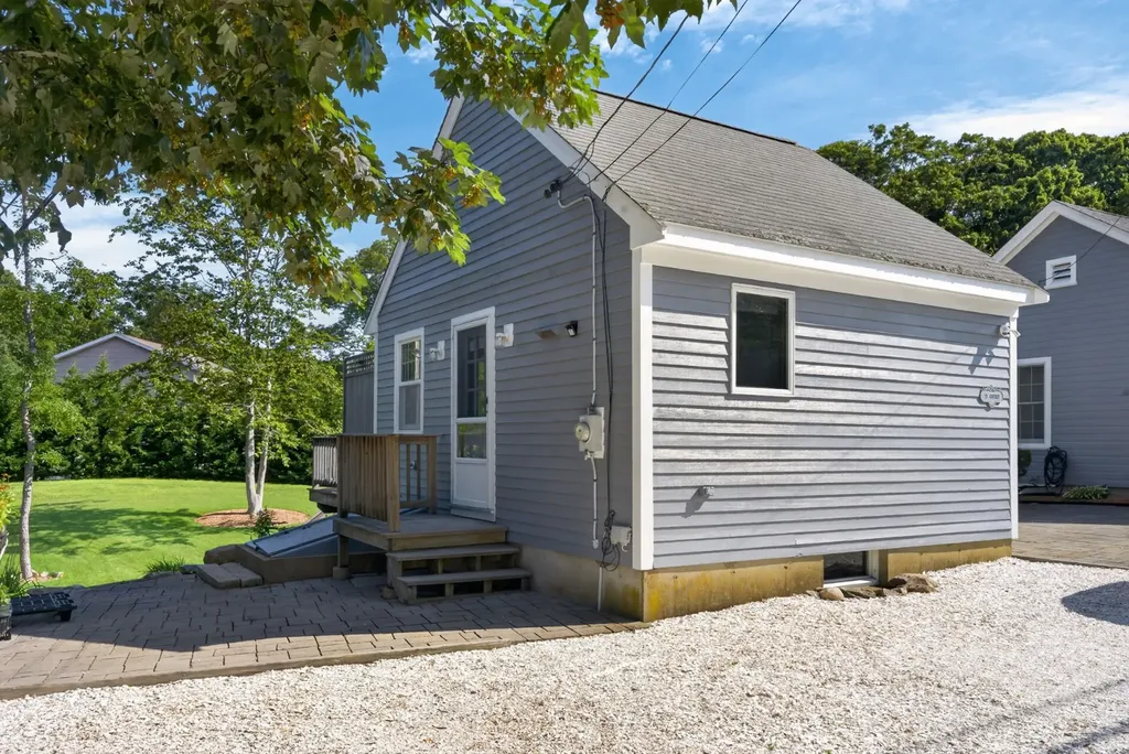 21 West Spring Street Vineyard Haven MA 02568