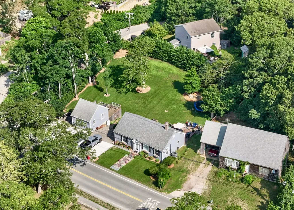 21 West Spring Street Vineyard Haven MA 02568