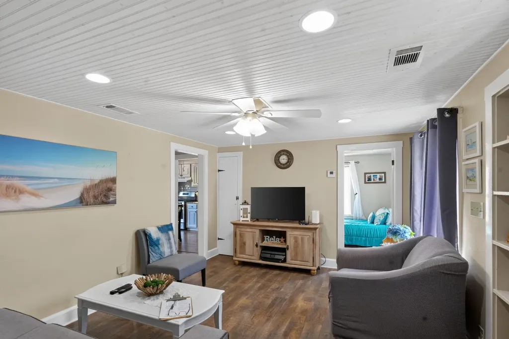 21 West Spring Street Vineyard Haven MA 02568
