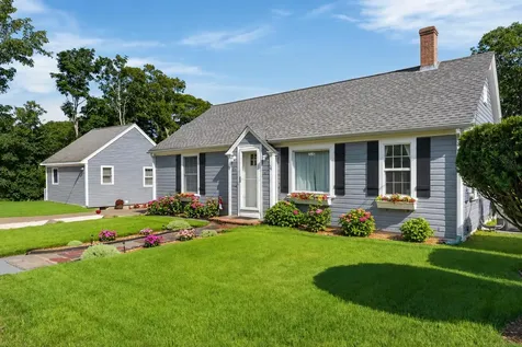 21 West Spring Street Vineyard Haven MA 02568