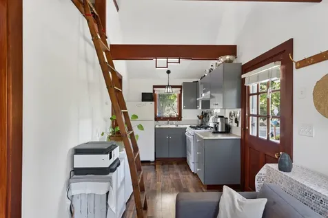 21 West Spring Street Vineyard Haven MA 02568