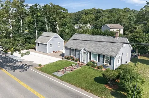 21 West Spring Street Vineyard Haven MA 02568