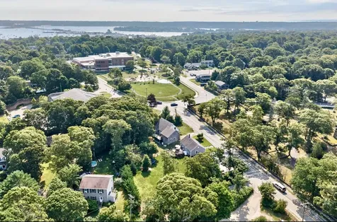 21 West Spring Street Vineyard Haven MA 02568