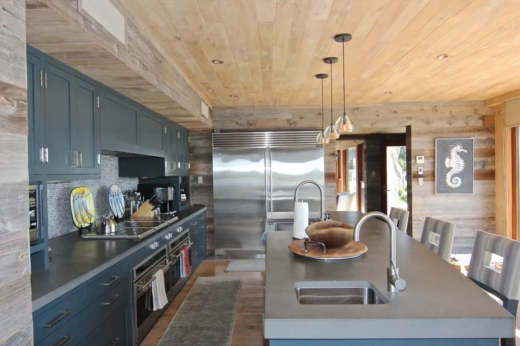12 Caleb Pond Lane Edgartown MA 02539
