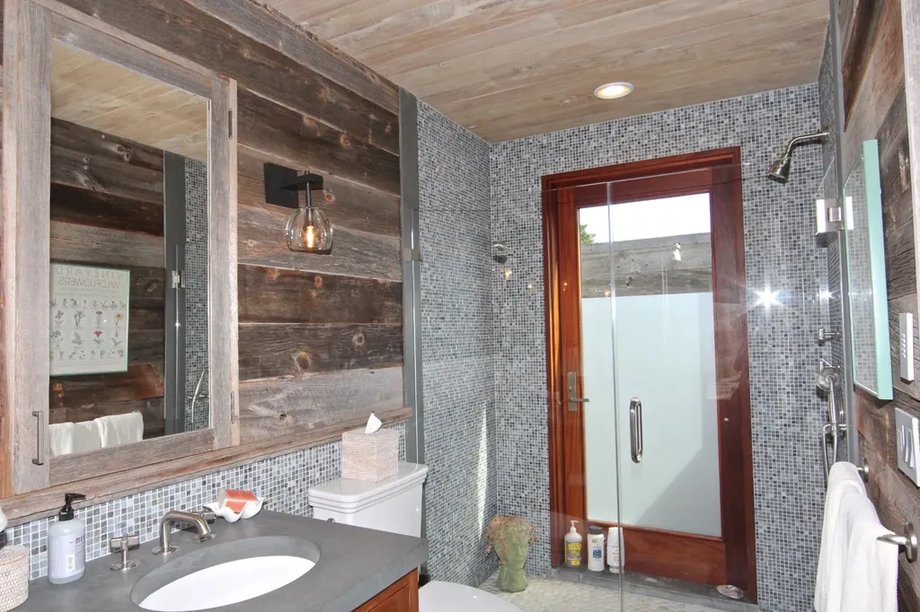 12 Caleb Pond Lane Edgartown MA 02539