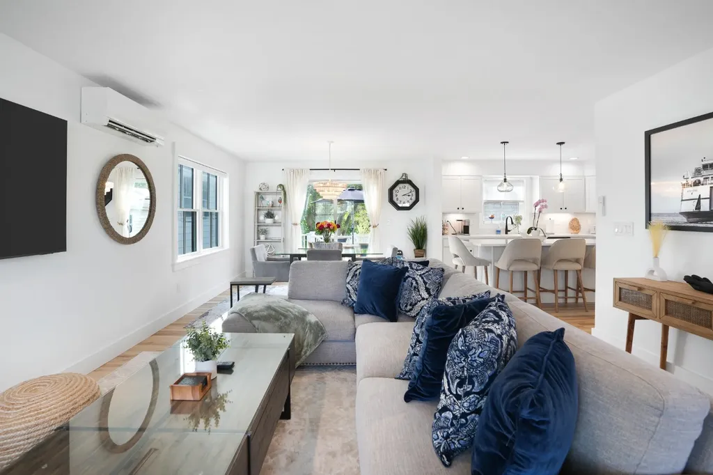 29 & 33 Lagoon Pond Road Vineyard Haven MA 02568