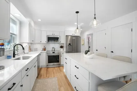29 & 33 Lagoon Pond Road Vineyard Haven MA 02568