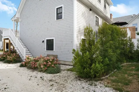 29 & 33 Lagoon Pond Road Vineyard Haven MA 02568