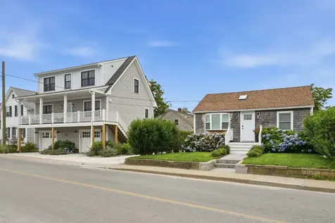 29 & 33 Lagoon Pond Road Vineyard Haven MA 02568