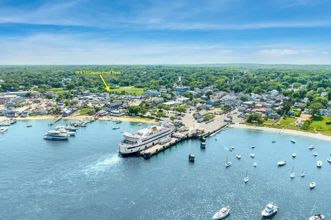 29 & 33 Lagoon Pond Road Vineyard Haven MA 02568