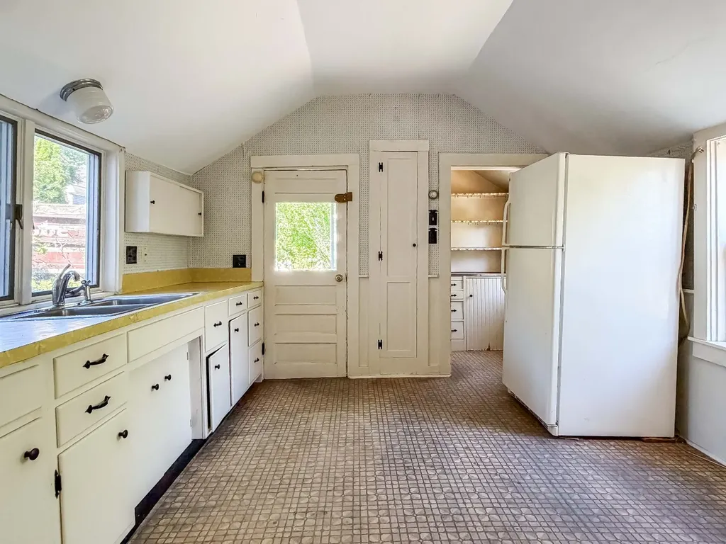 41 Edgartown Vineyard Haven Road Vineyard Haven MA 02568