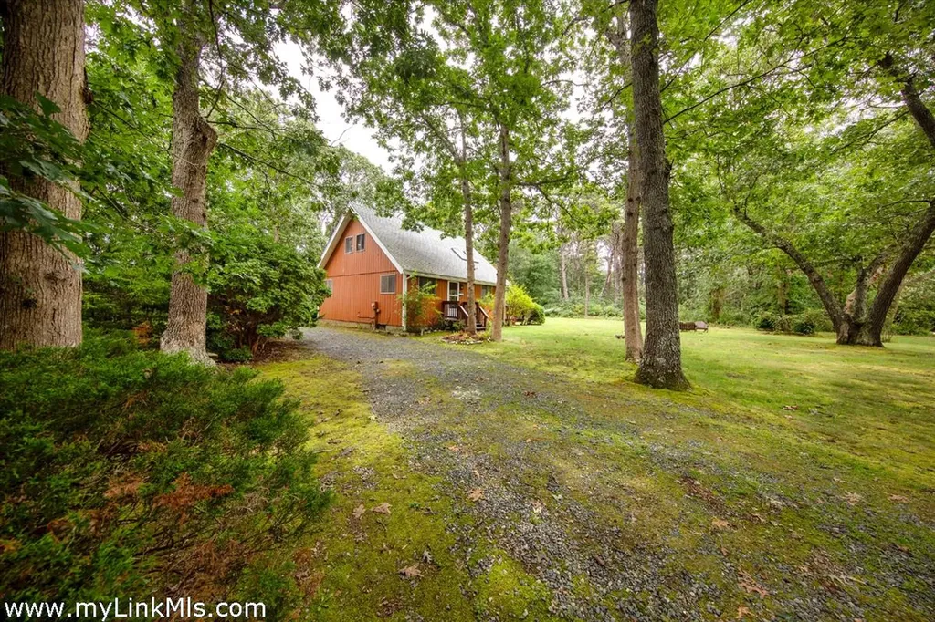 9 Galway Road West Tisbury MA 02575
