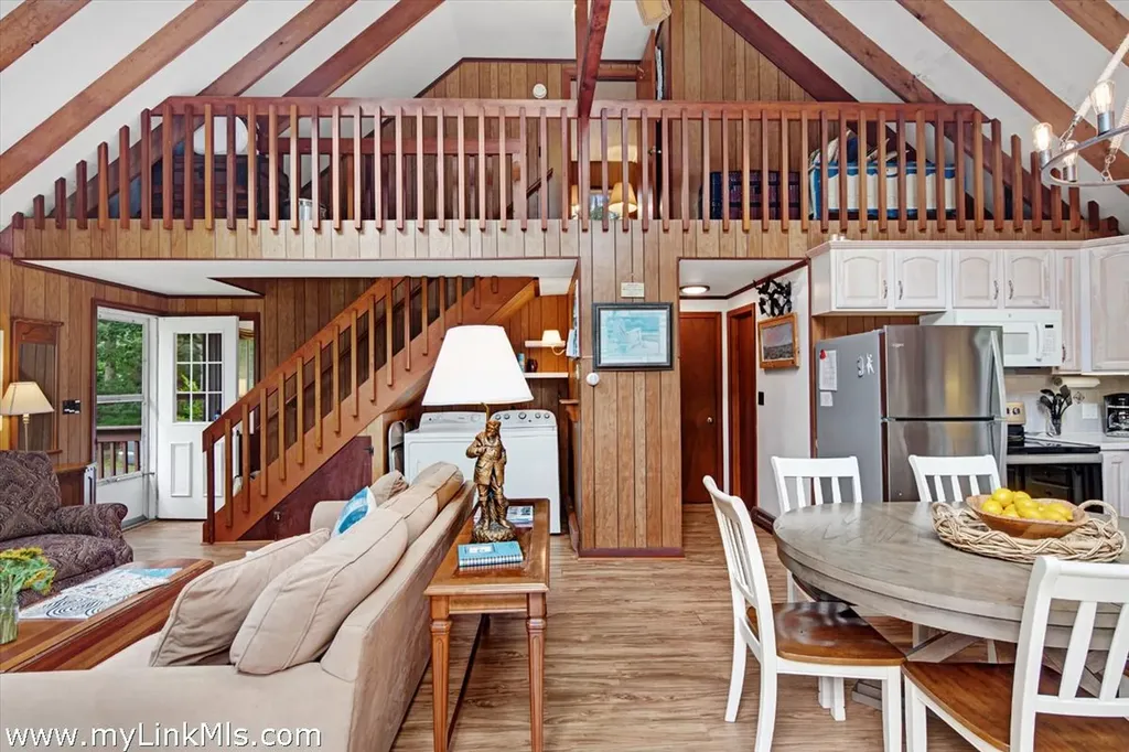 9 Galway Road West Tisbury MA 02575