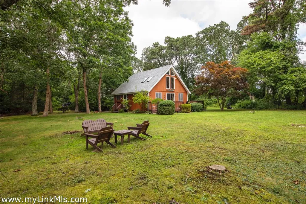 9 Galway Road West Tisbury MA 02575