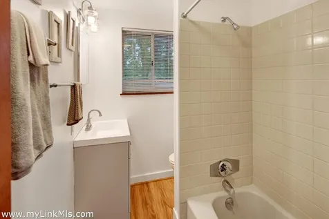 9 Galway Road West Tisbury MA 02575