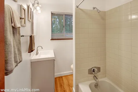 9 Galway Road West Tisbury MA 02575