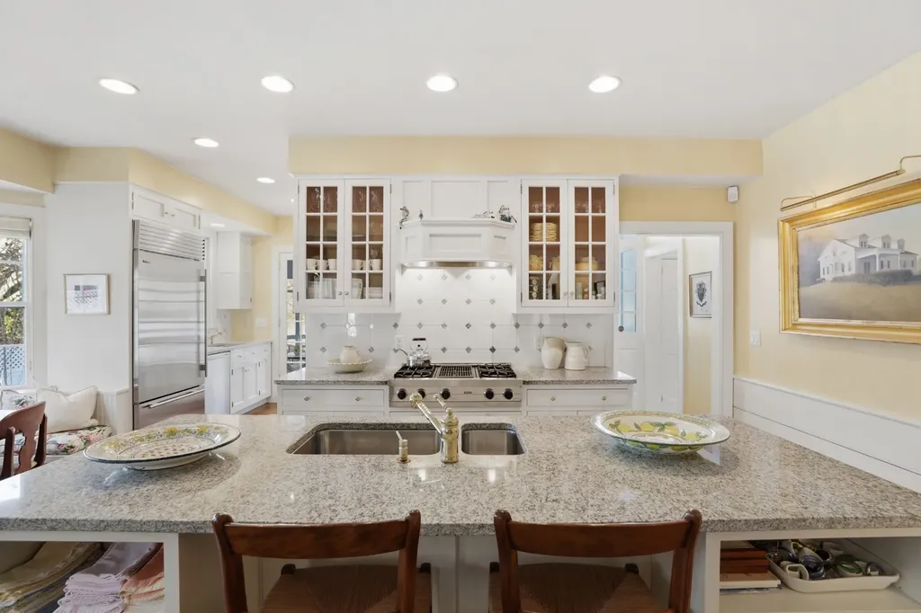 14 Thayer Street Edgartown MA 02539