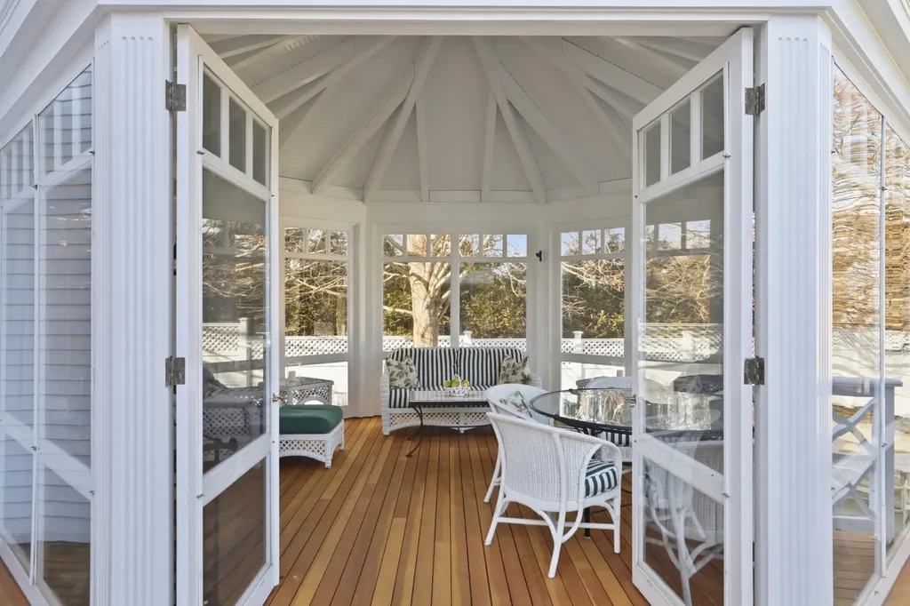14 Thayer Street Edgartown MA 02539