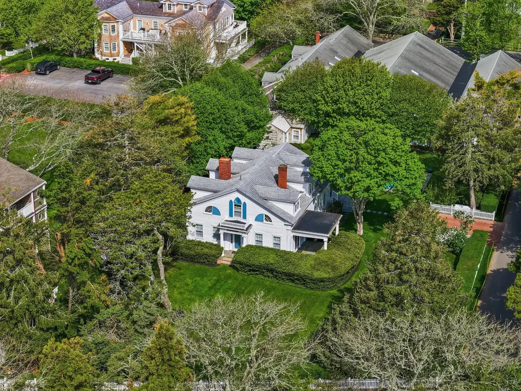 14 Thayer Street Edgartown MA 02539