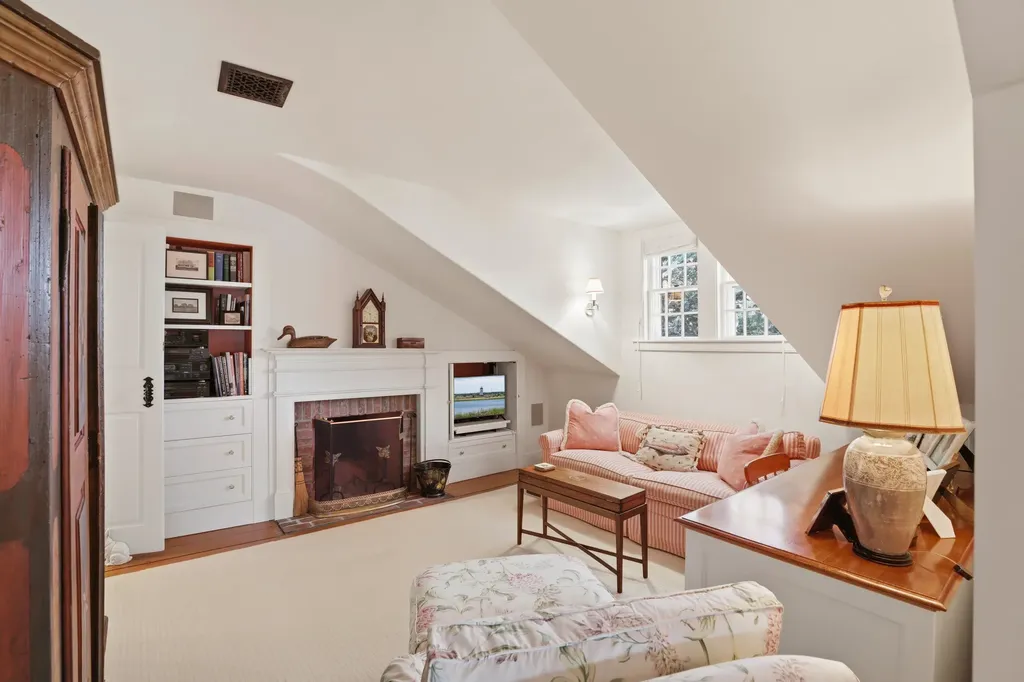 14 Thayer Street Edgartown MA 02539