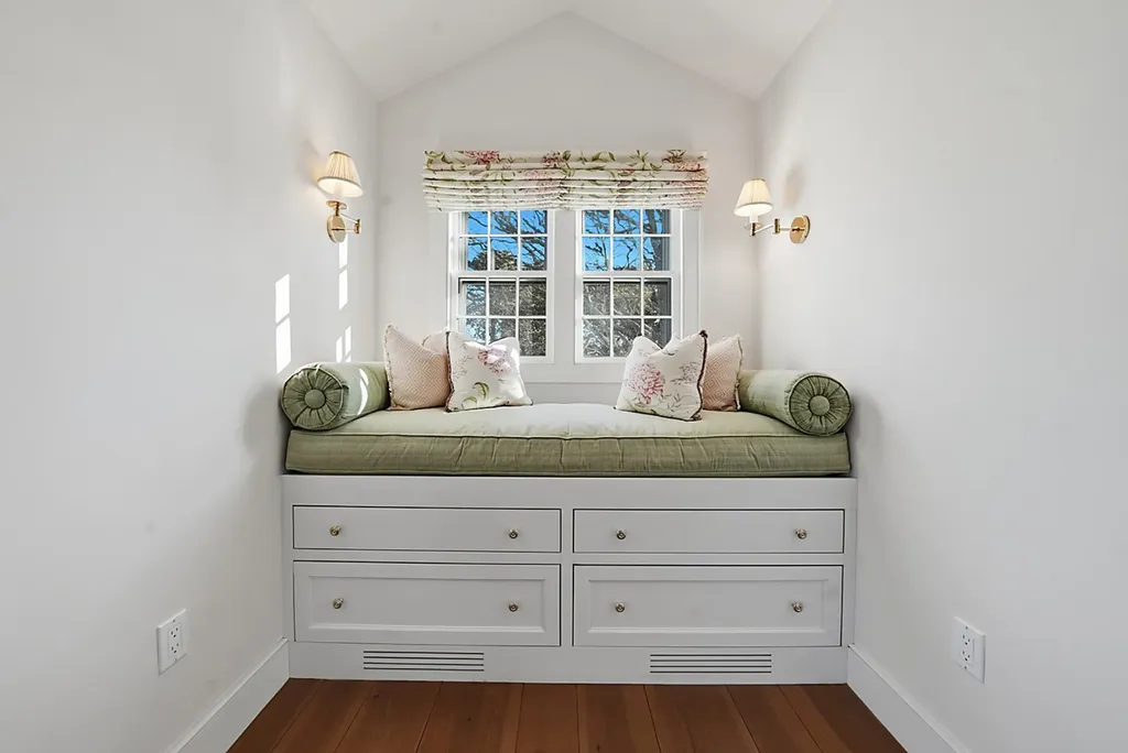 14 Thayer Street Edgartown MA 02539