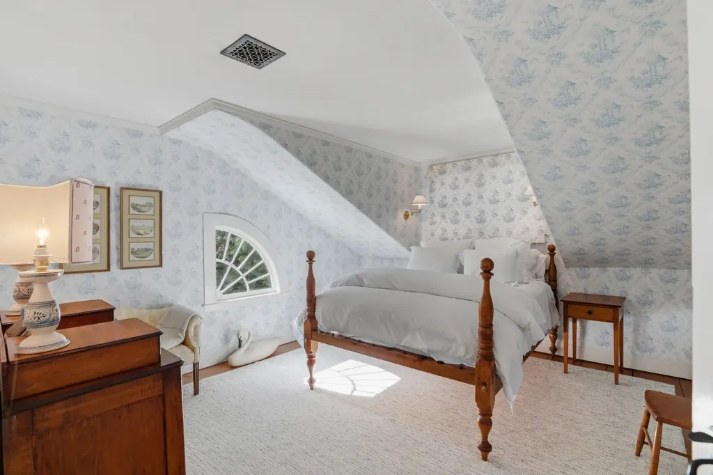 14 Thayer Street Edgartown MA 02539