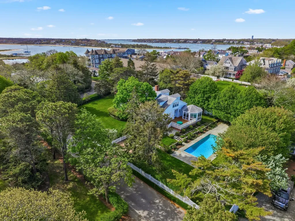 14 Thayer Street Edgartown MA 02539