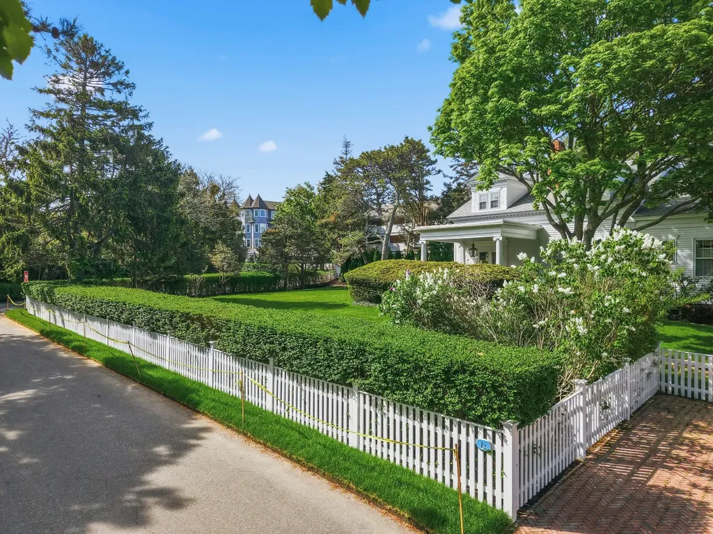14 Thayer Street Edgartown MA 02539