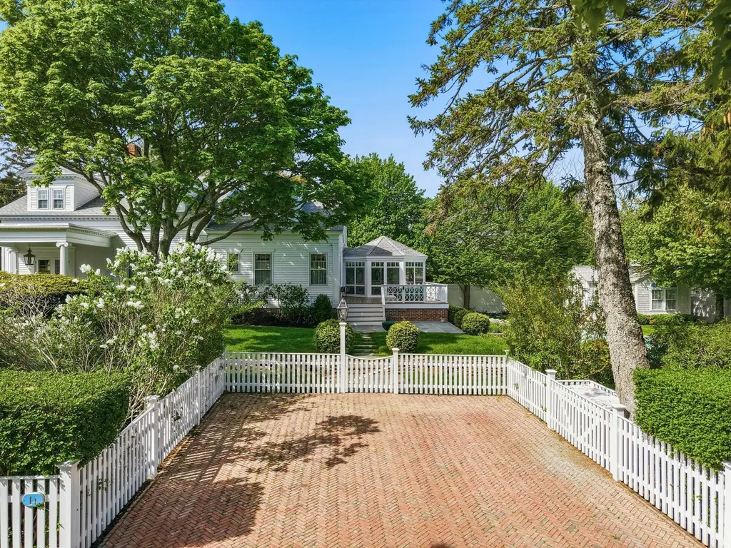 14 Thayer Street Edgartown MA 02539