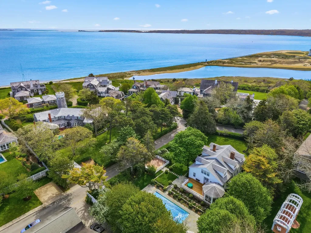 14 Thayer Street Edgartown MA 02539