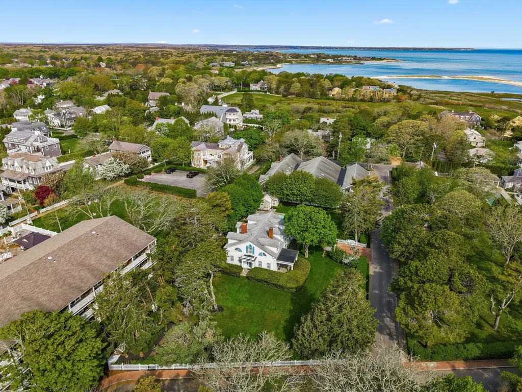 14 Thayer Street Edgartown MA 02539